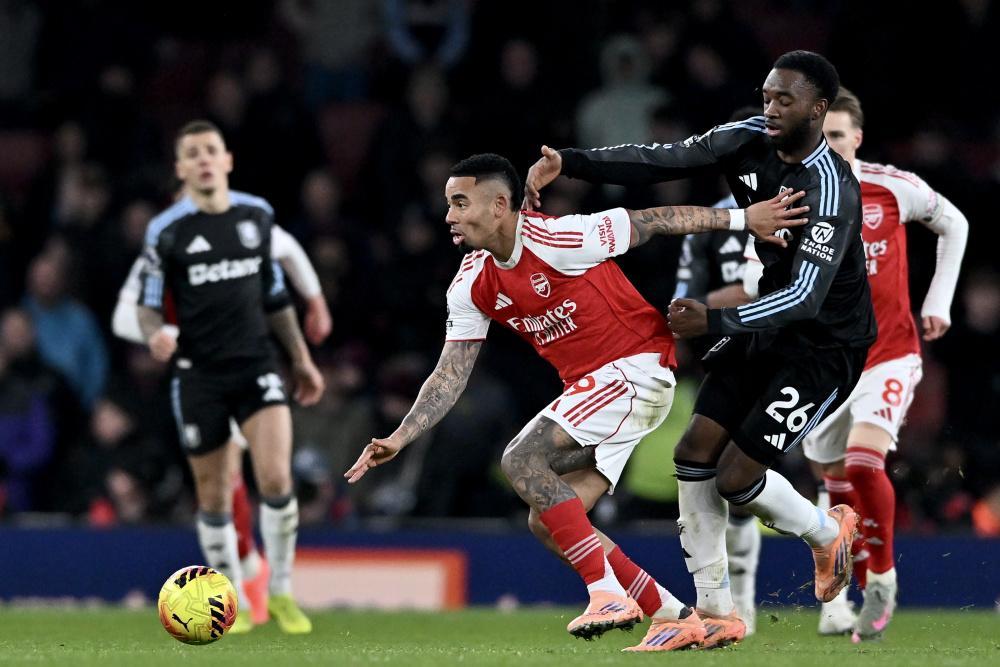 靠谱不?曼城主场负倒数第一,枪手完胜红魔,英超冠军本轮悬念终